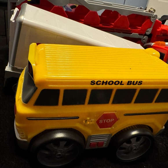 Trucks!! Lot of 5 trucks. Rigs. - Picture 2 of 8